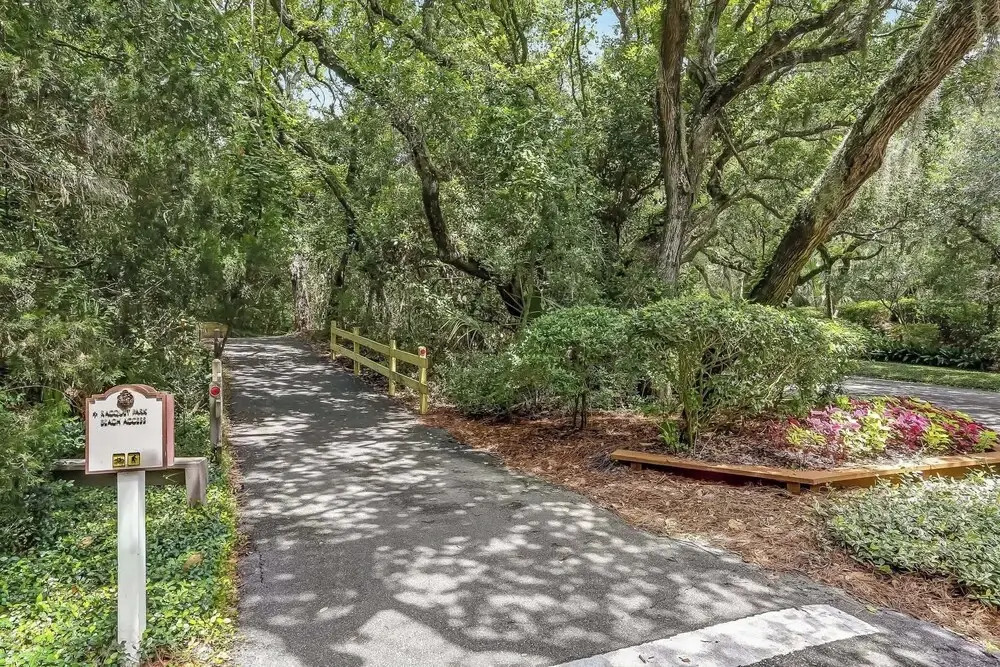 2070 Beachwood
