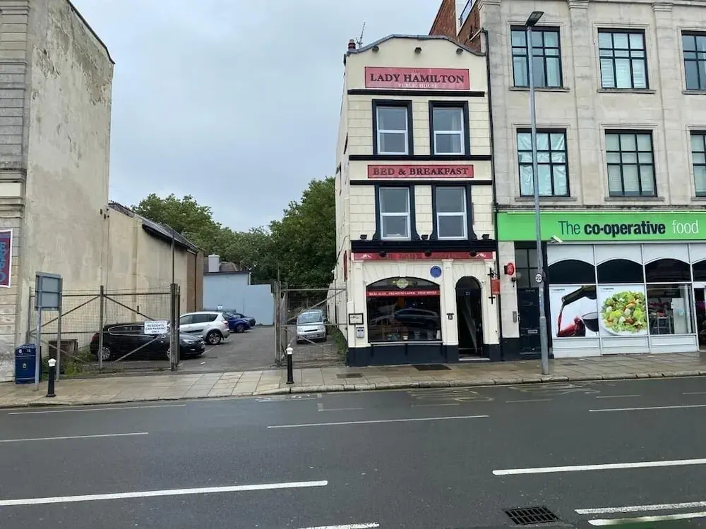 Lady Hamilton Inn