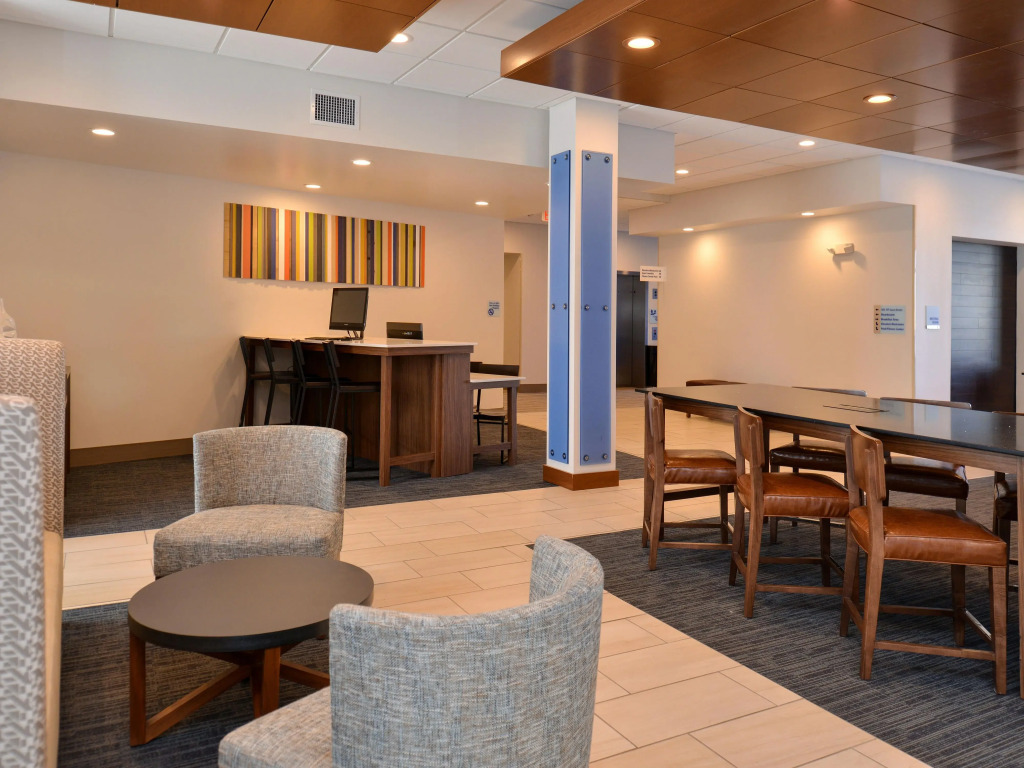 Holiday Inn Express & Suites Brighton South - US 23 by IHG