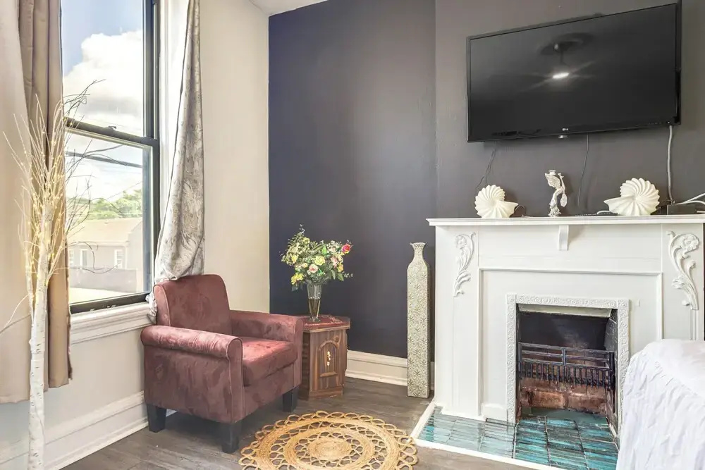Walkable Apt in York St Historic District