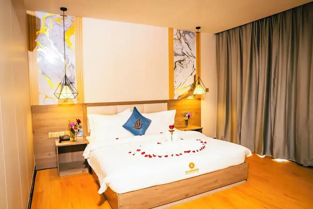 Sunshine Hotel