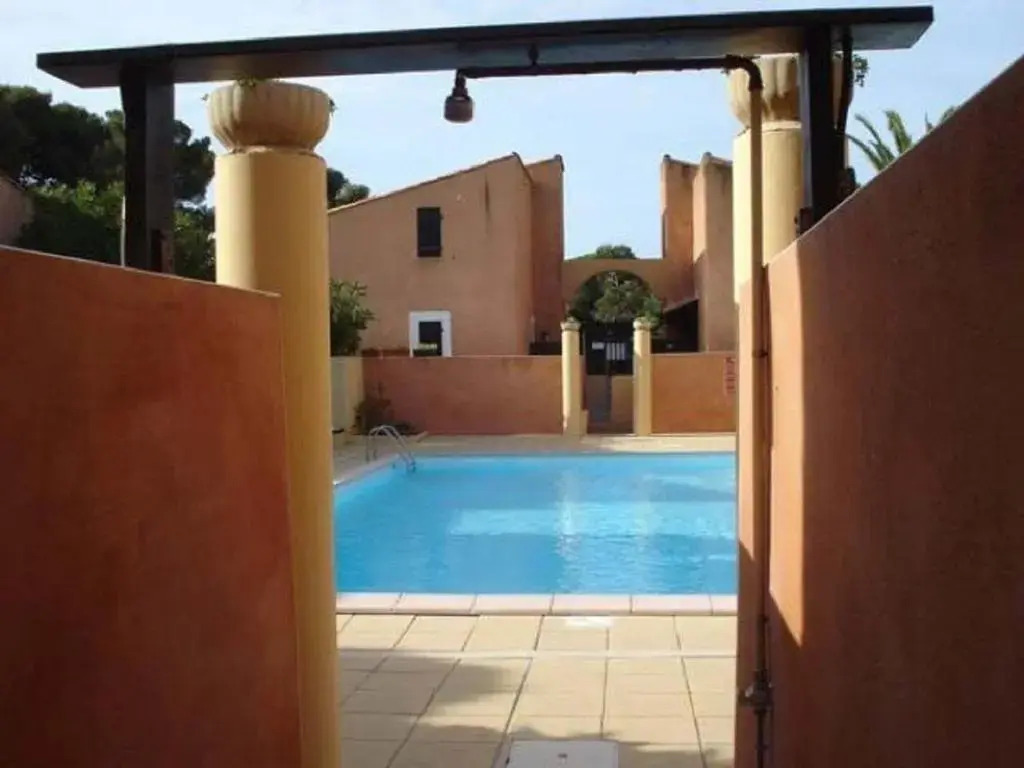 Villa mitoyenne calme avec piscine et parking, proche plage pour 6 personnes - FR-1-607-28