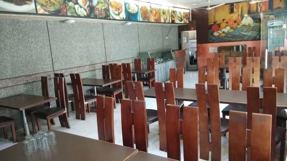 Hotel Sai Sparsh-150 meters from Saibaba temple