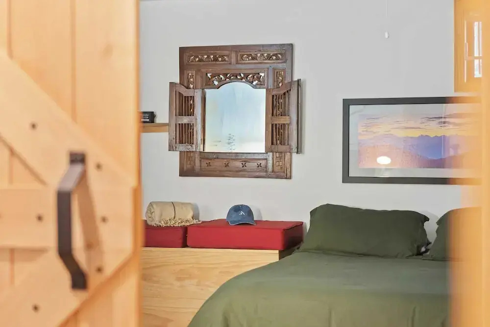 Waterside Haven by Avantstay Lakefront, Hot Tub, Game Room, Fire Pit