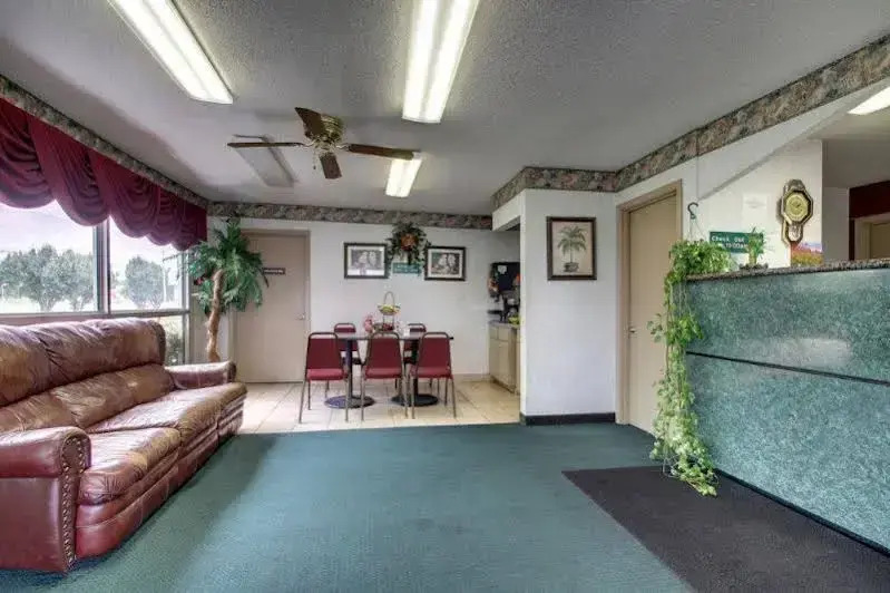Econo Lodge Montgomery