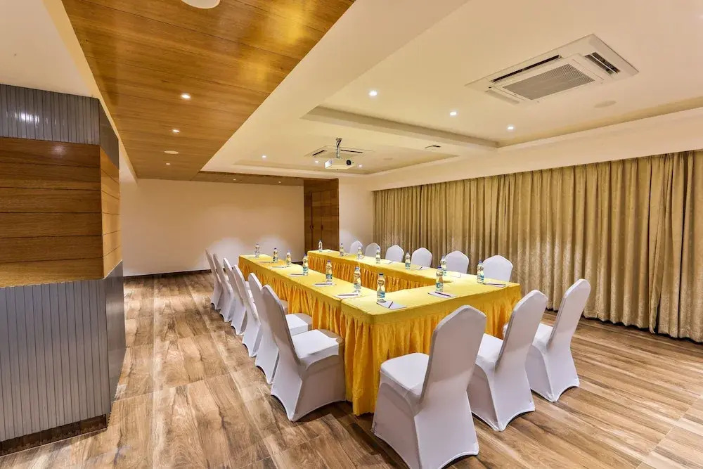 Hotel Vbr Grand Inn
