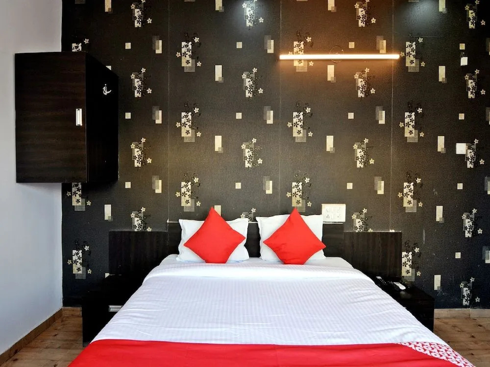 OYO Flagship 22643 Hotel Majestic Deluxe Lodging