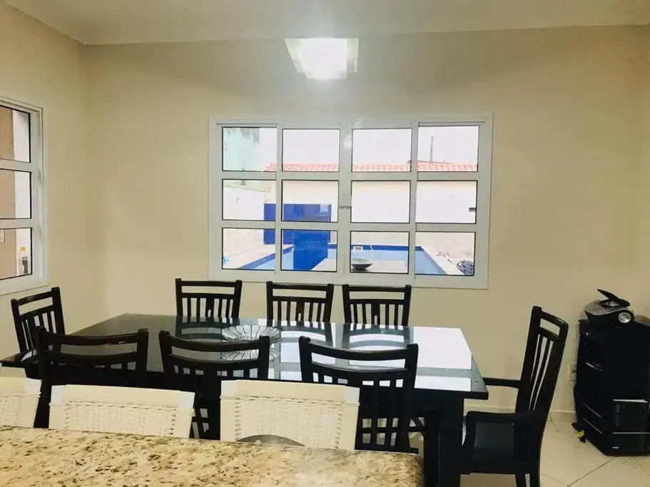 Casa de praia com piscina e churrasqueira - Indaiá Bertioga