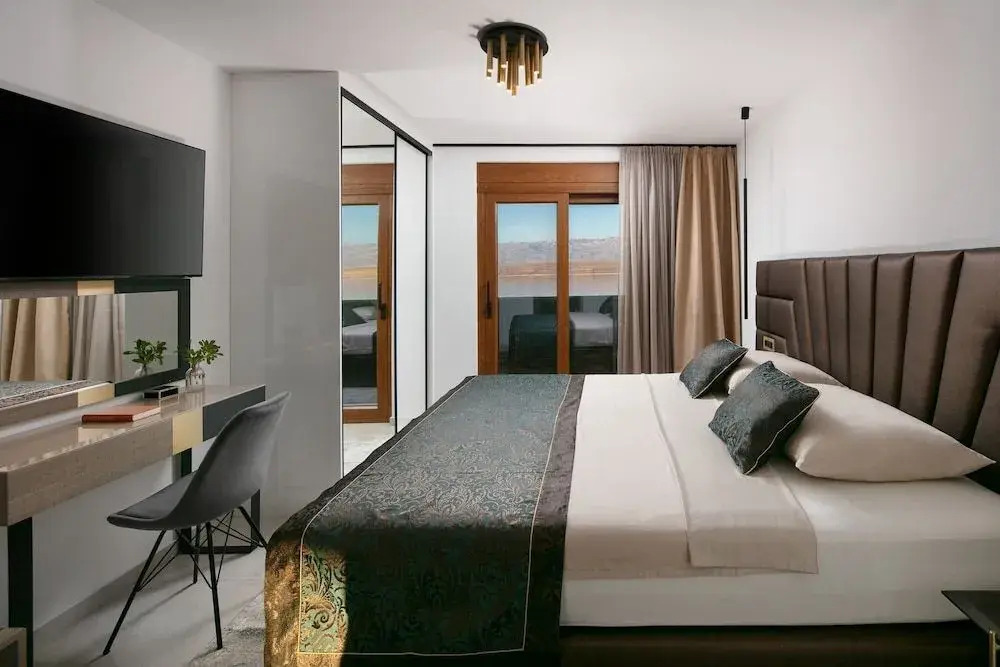 Malibu Imperial Seafront Apartments