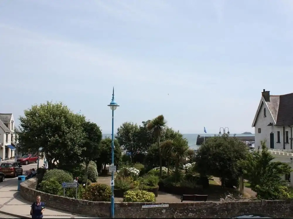 Fantastic Apartment, Overlooking the Sensory Garden With Harbour and Beach