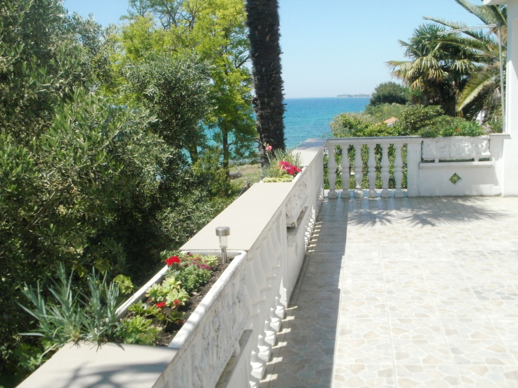 Room Aleksandra - 10 m from sea: R7 Bibinje, Zadar riviera