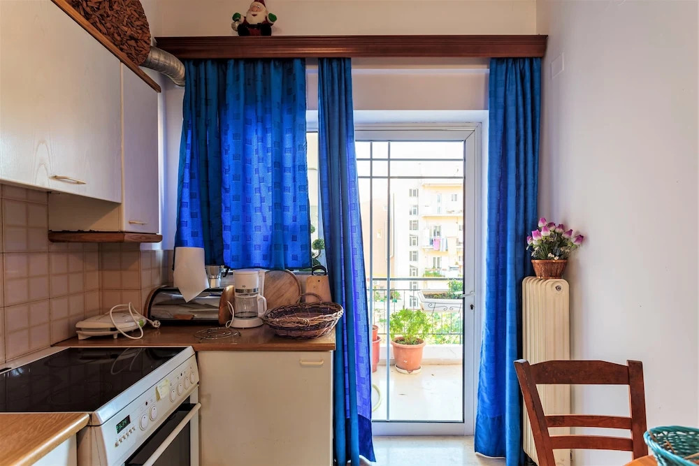 Bright Comfy Flat near Beach & City Center