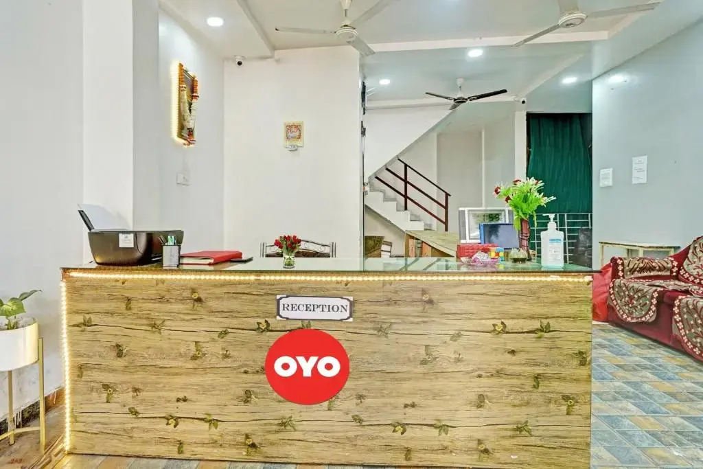 OYO Flagship 80479D Ocean Blue