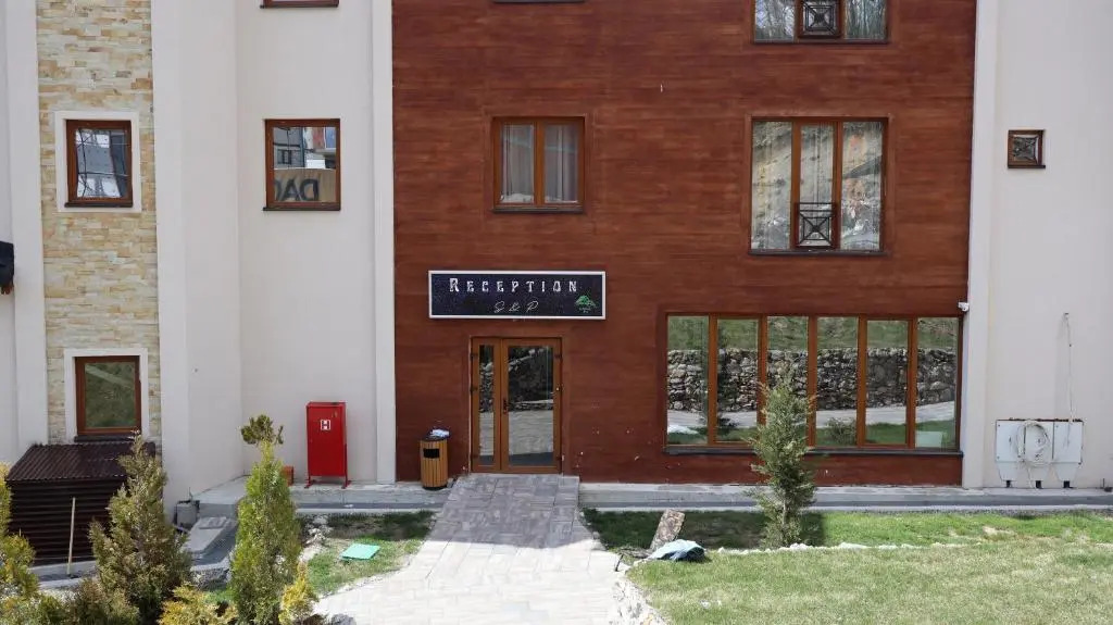 Ctrl Alt Del Apartment S76