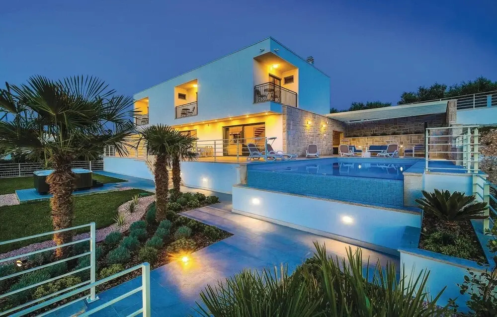 Beautiful Home In Seget Vranjca