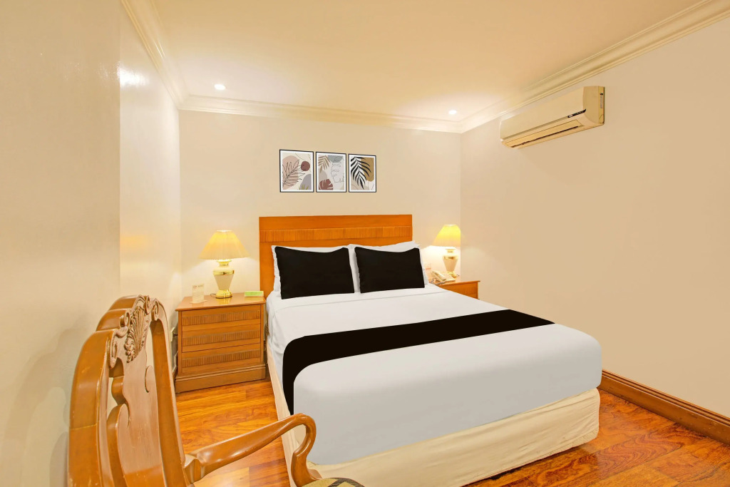 Townhouse OAK Makati Manila Near PNR Pasay Evangelista formerly VIP Suites