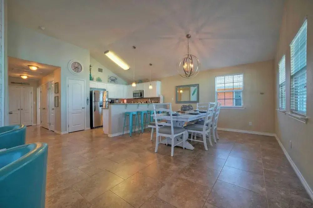 Sleeps 21, 2 Homes 2 Private Pools, Fire Pit, Swing Bar Walk to the Beach