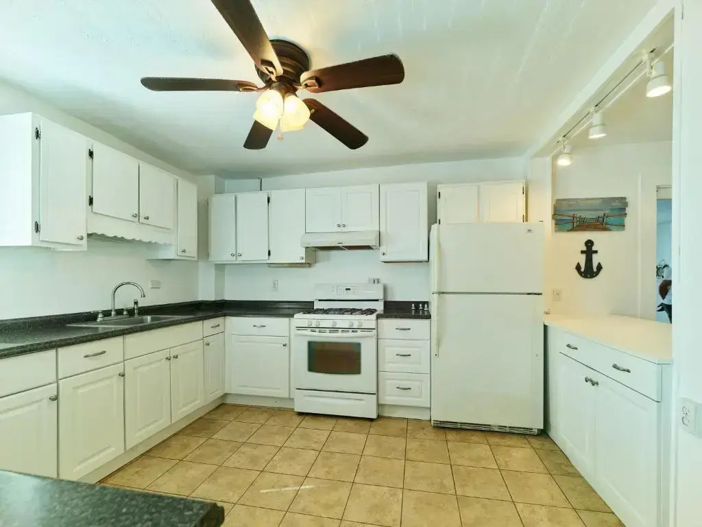 7 Beachside inn