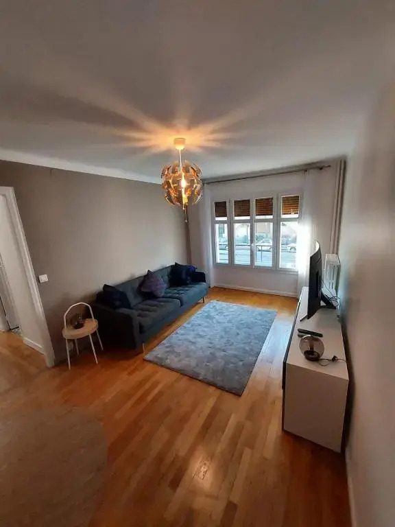 Bel appartement 2 pièces, sortie de métro ligne 8