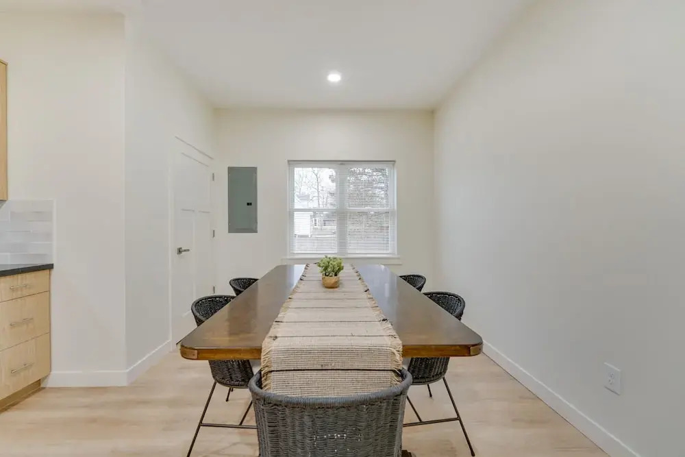 St Clair Apartment - Walk to River & Boardwalk!