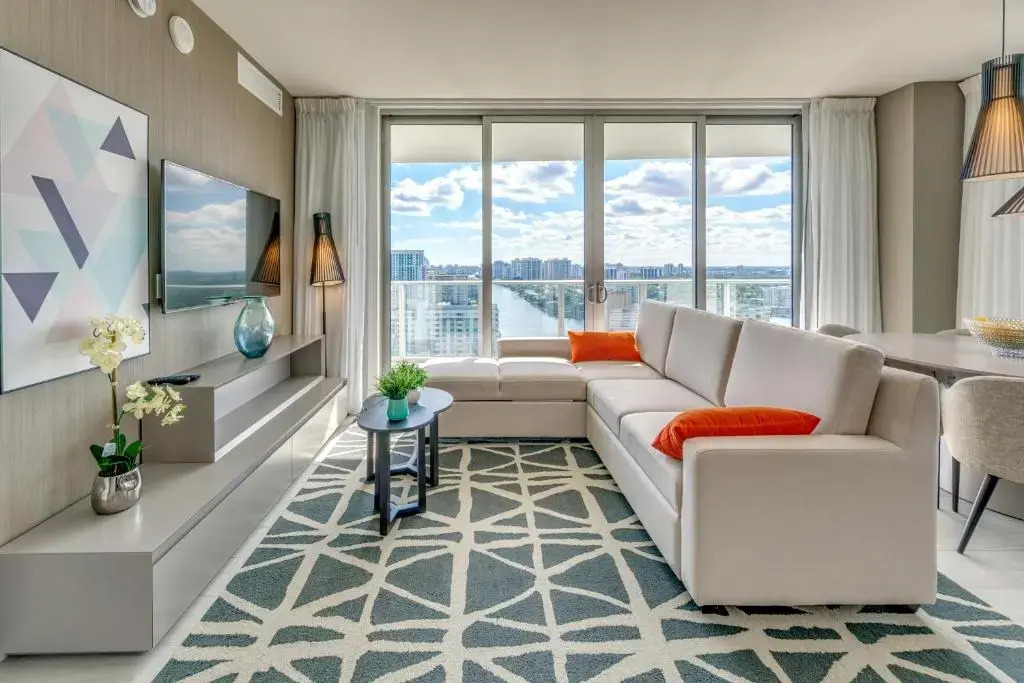 New2019 SW CornerSuite with WaterViews 9th Floor