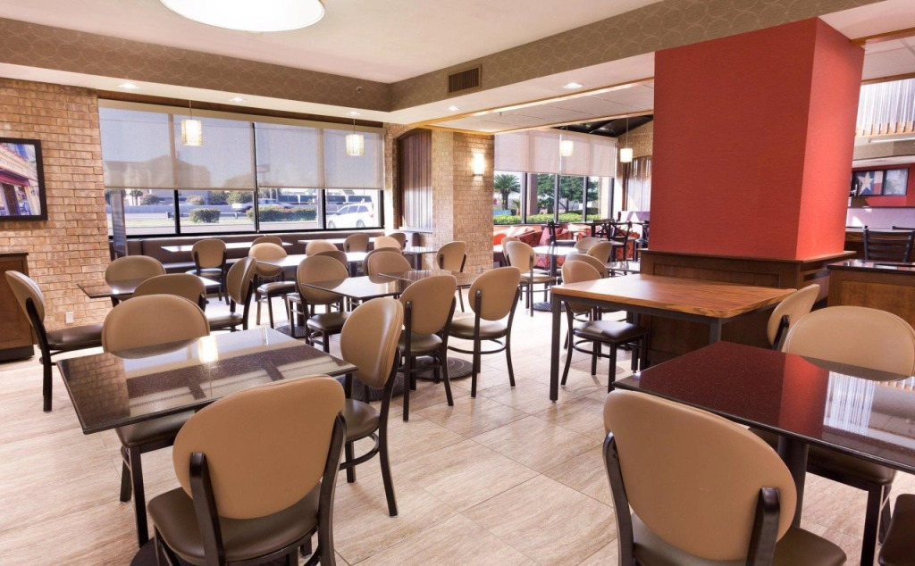 McAllen Plaza Hotel & Suites
