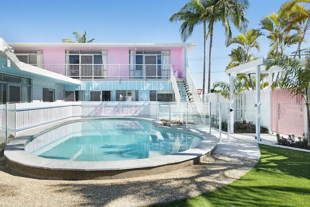 Ventura Beach Motel 2 Bedroom Poolside 3