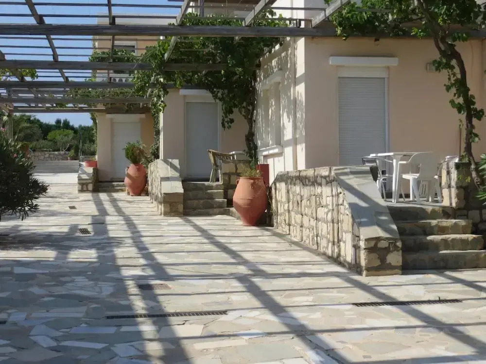 Nicolas Apartments
