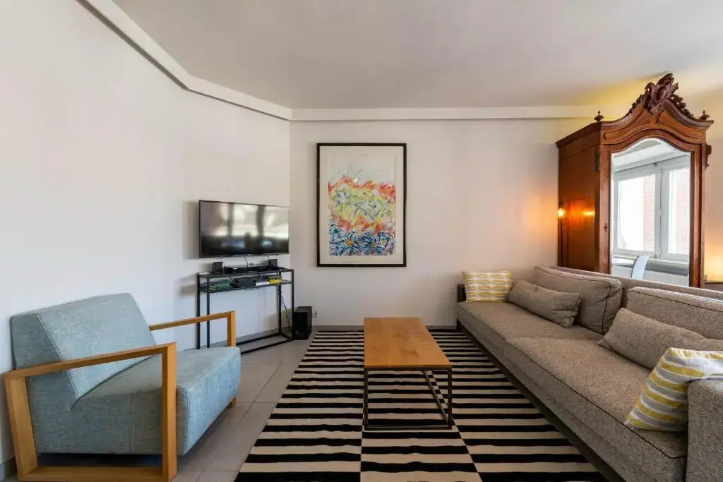 Modern Apartment with Free Parking