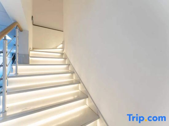 Weihai Jiaqi Hotel (Weihai high speed railway bus terminal store)