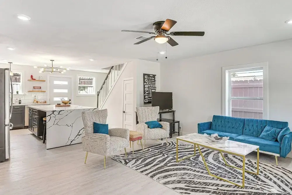 Pet-friendly Galveston Retreat < 1 Mi to Beaches!