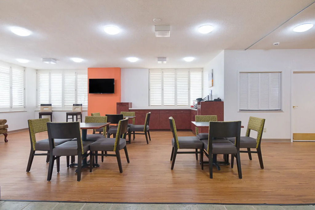 Motel 6-Newnan, GA