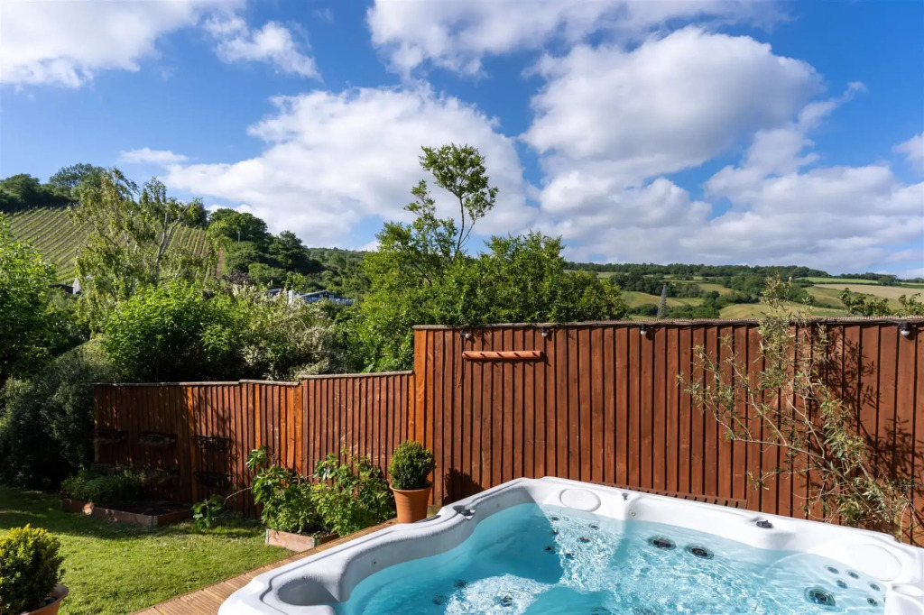 Haldon View - Characterful Devon cottage boasts stunning countryside views and hot tub