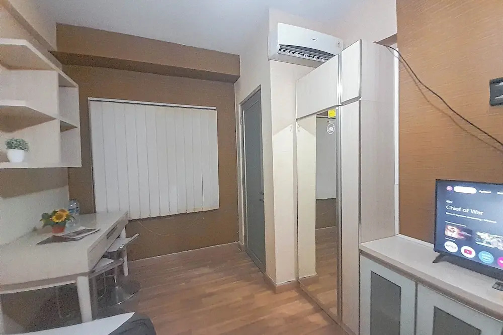 Homey Studio Apartment At Easton Park Residence Jatinangor