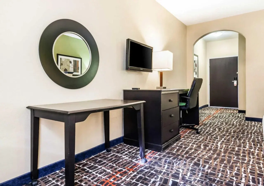 Comfort Suites East I-44