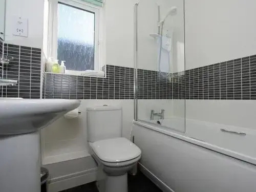 6 Jubilee Close