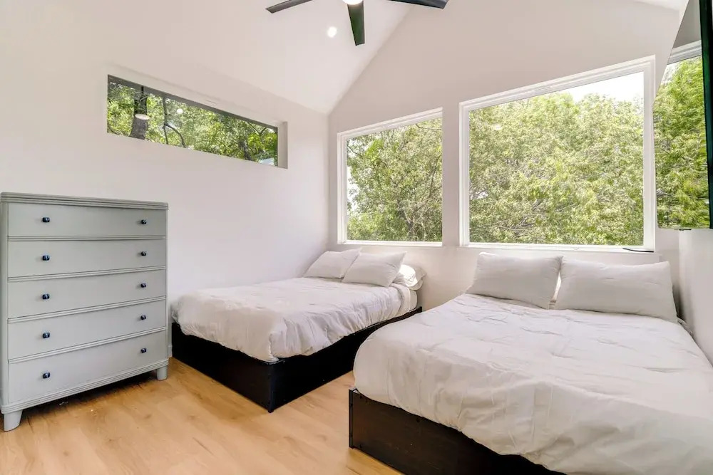 Near Restaurants & Parks: Home 3 Mi to Dtwn Austin