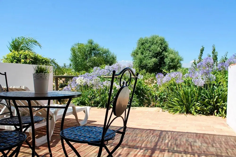 Studio in Faro, With Shared Pool, Enclosed Garden and Wifi - 6 km From the Beach
