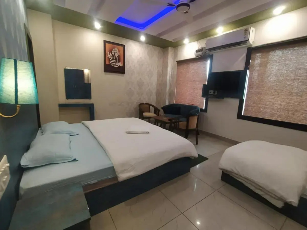 Hotel Regal Residency