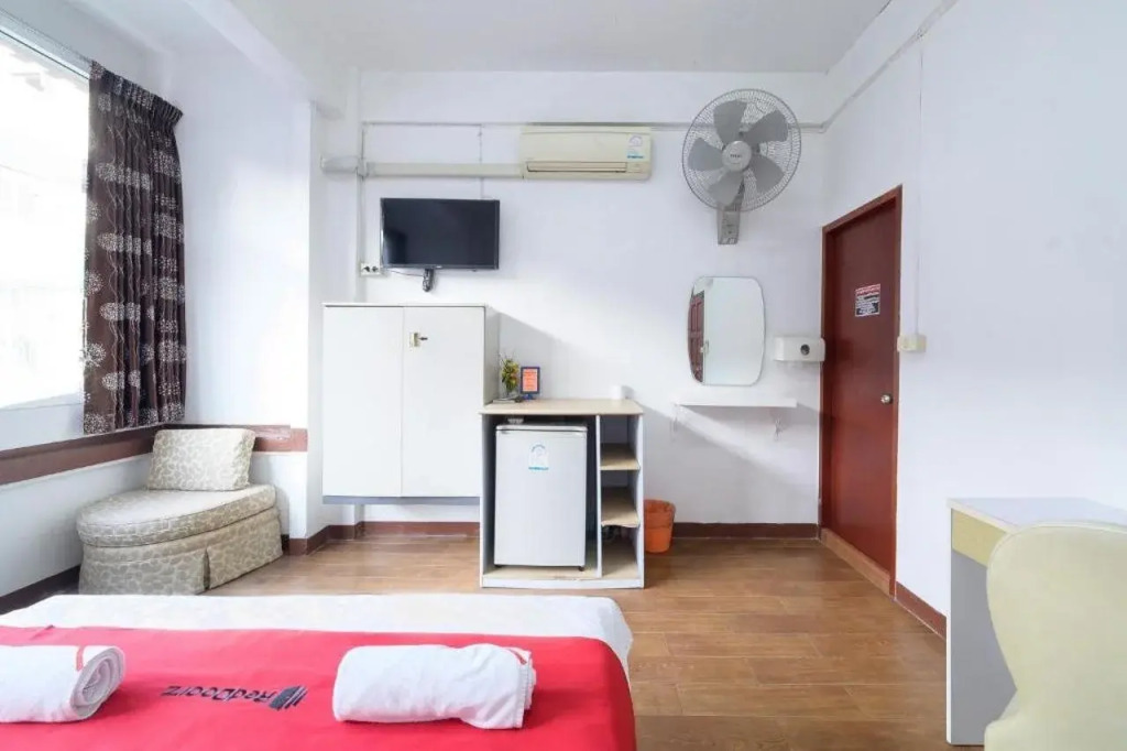 RedDoorz Khunnoy Hotel