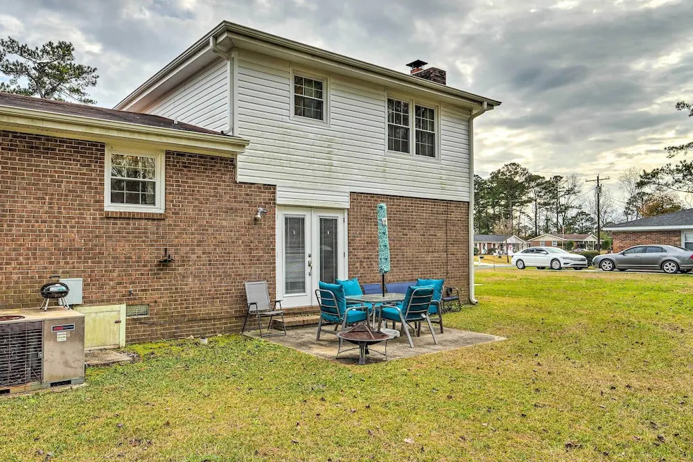 Jacksonville Getaway ~ 4 Mi to Downtown!