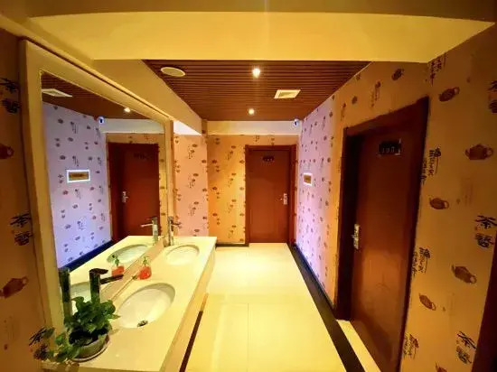 Jinyi Business Hotel