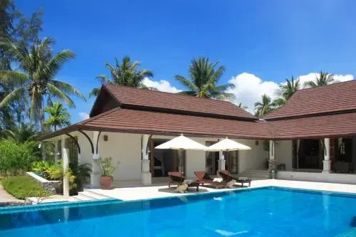 Ban Laem Set-Beachfront-4 Bedrooms