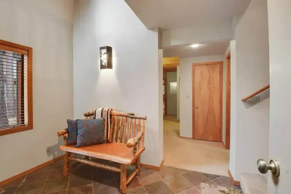 Lake Tahoe Treasure! Minutes From Beach & Skiing