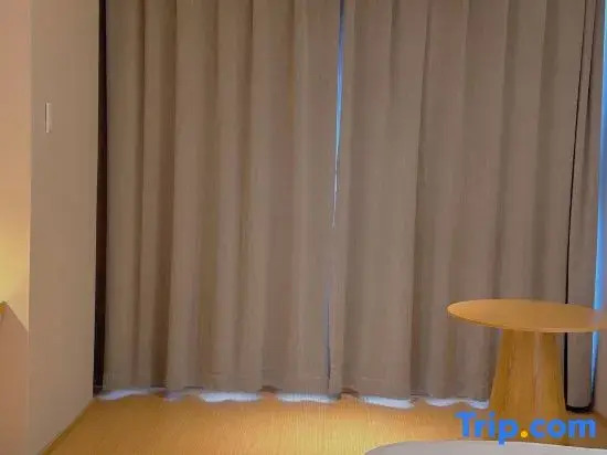 Yijia International Chain Hotel (Wuhan high-speed railway station Happy Valley)