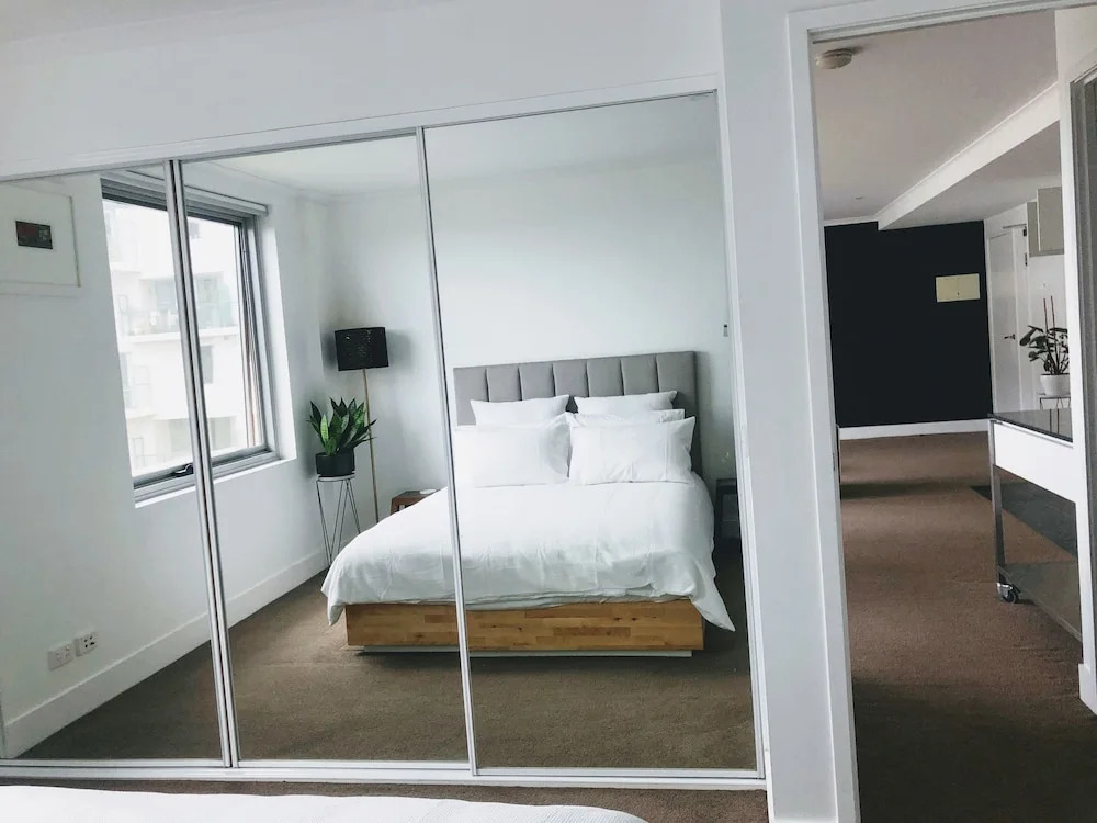 Staying Places - The Avenue