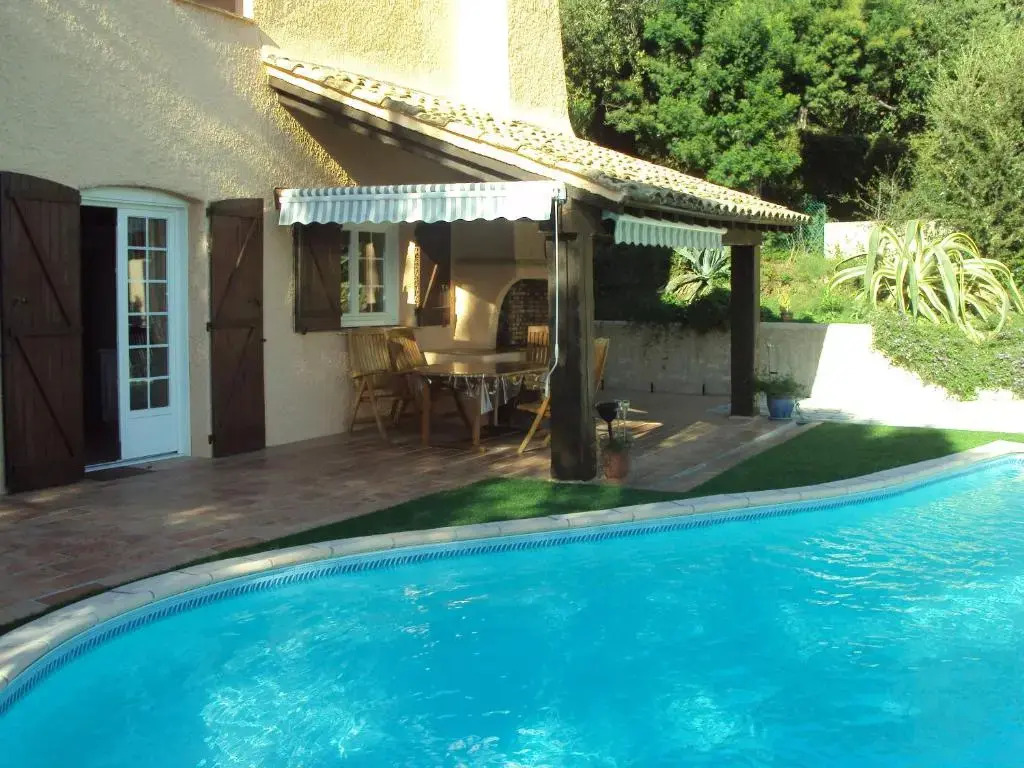 Villa de 3 chambres avec vue sur la mer piscine privee et jardin clos a Cavalaire sur Mer a 1 km de la plage