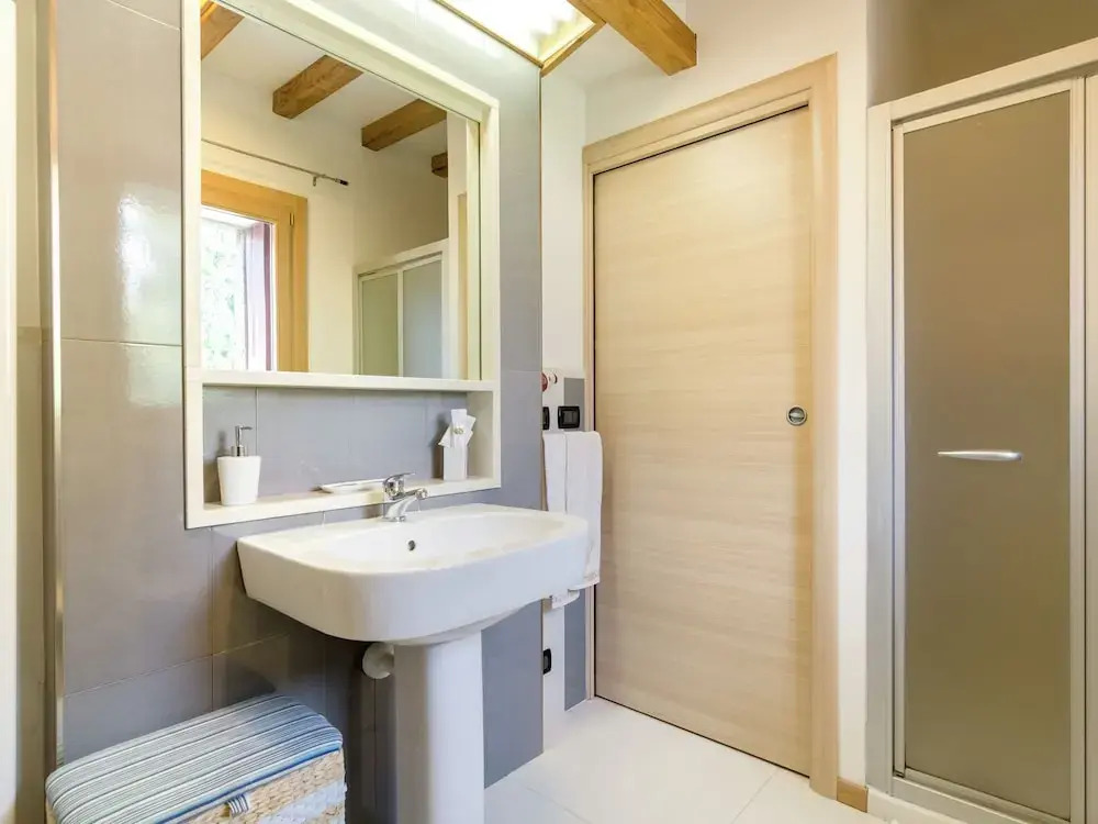 Adorable Apartment in Miane by the Lake