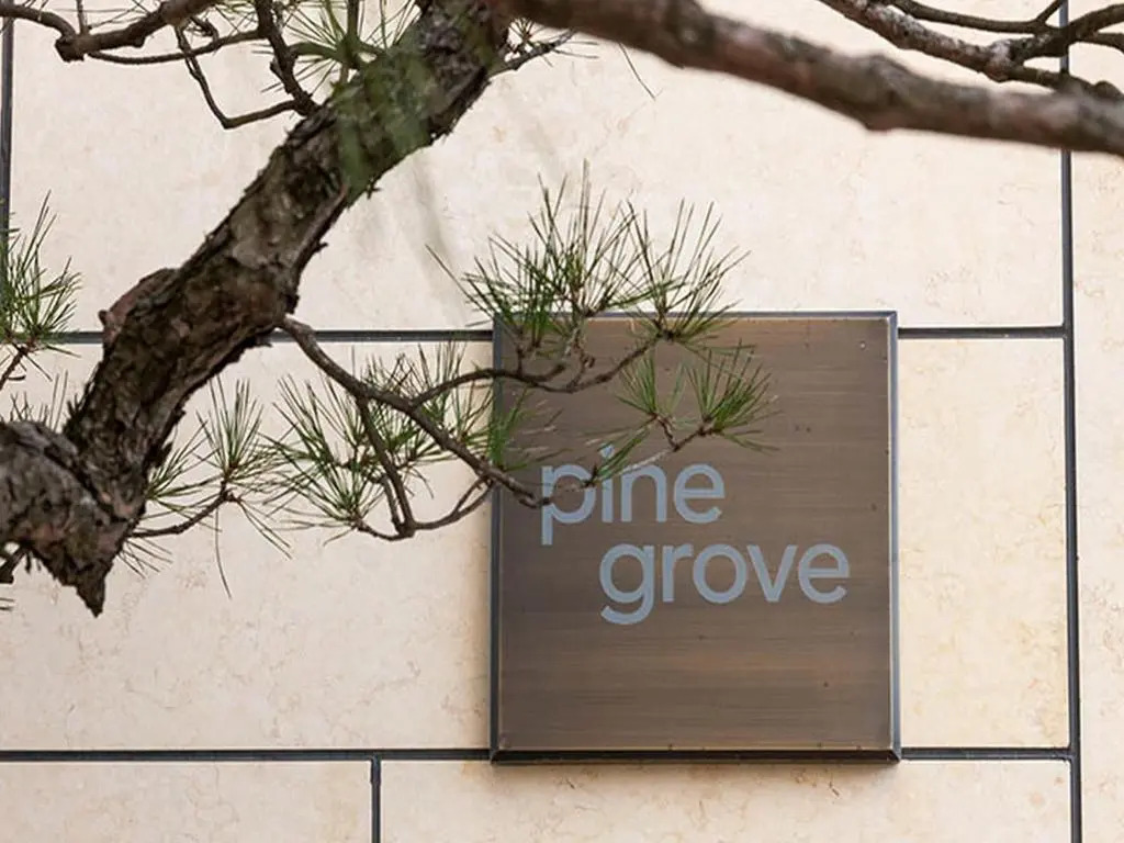 Pinegrove Hotel