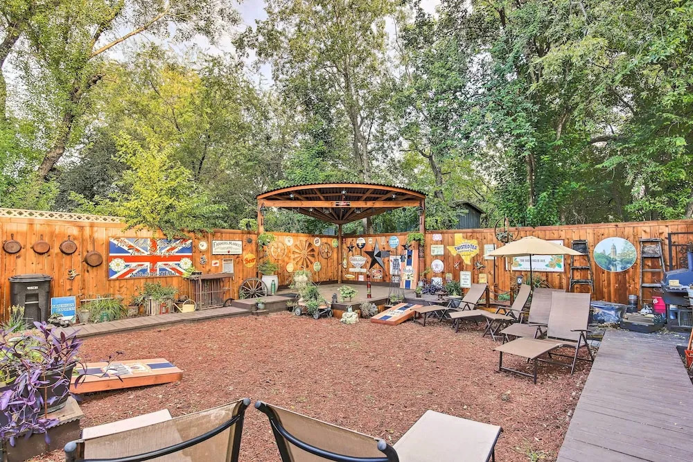San Antonio Rental w/ Courtyard: Walk to Riverwalk